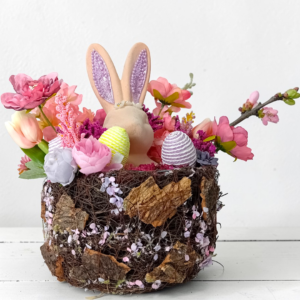 Διακοσμητική πασχαλινή σύνθεση σε ξύλινο κασπώ!