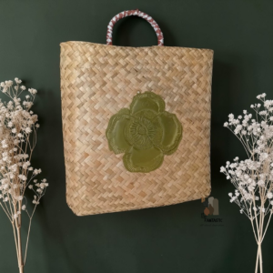 Ψάθινο καλάθι τοίχου με μεταλλικό λουλούδι!